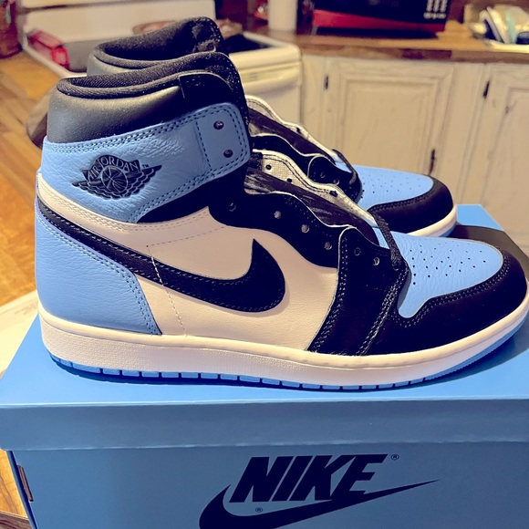 Air Jordan 1 High Retro UNC TOE University Blue size 11 Mens (2023) - Picture 1 of 13